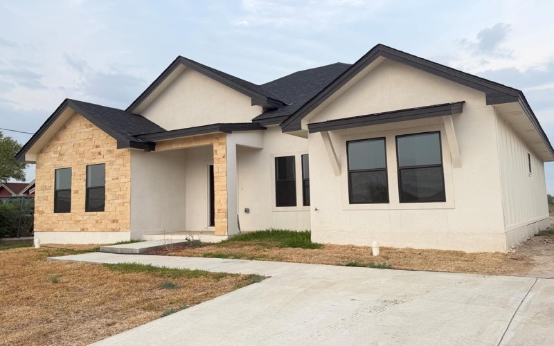 1824 Lewis Street, Eagle Pass, TX 78852, 3 Bedrooms Bedrooms, ,2 BathroomsBathrooms,Residential,For Sale,1824 Lewis Street,81304