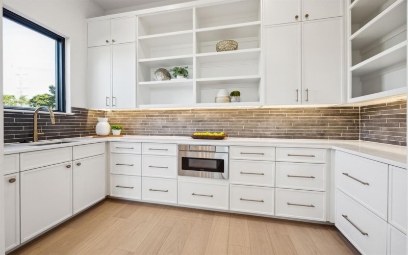 3379 Townsend Drive, Dallas, TX 75229, 4 Bedrooms Bedrooms, ,3 BathroomsBathrooms,Residential,For Sale,3379 Townsend Drive,20937997