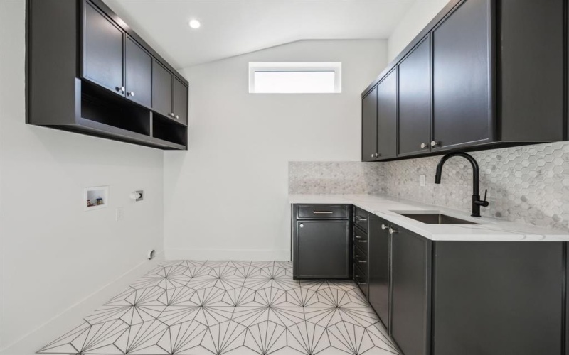 3379 Townsend Drive, Dallas, TX 75229, 4 Bedrooms Bedrooms, ,3 BathroomsBathrooms,Residential,For Sale,3379 Townsend Drive,20937997