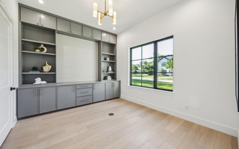 3379 Townsend Drive, Dallas, TX 75229, 4 Bedrooms Bedrooms, ,3 BathroomsBathrooms,Residential,For Sale,3379 Townsend Drive,20937997
