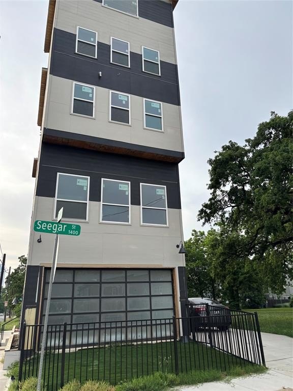1401 Seegar Street, Dallas, TX 75215, 5 Bedrooms Bedrooms, ,6 BathroomsBathrooms,Residential,For Sale,1401 Seegar Street,20945470