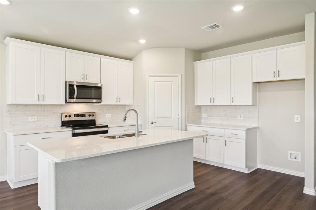 963 Lily Lane, Lavon, TX 75166, 4 Bedrooms Bedrooms, ,3 BathroomsBathrooms,Residential,For Sale,963 Lily Lane,20946059