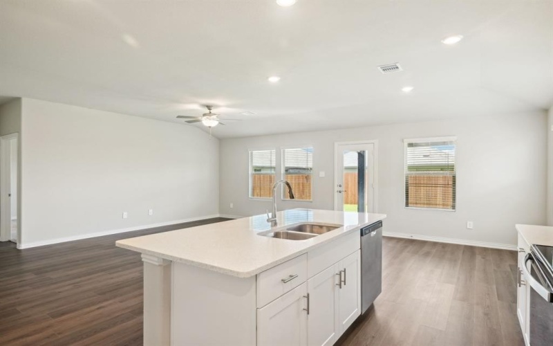 963 Lily Lane, Lavon, TX 75166, 4 Bedrooms Bedrooms, ,3 BathroomsBathrooms,Residential,For Sale,963 Lily Lane,20946059