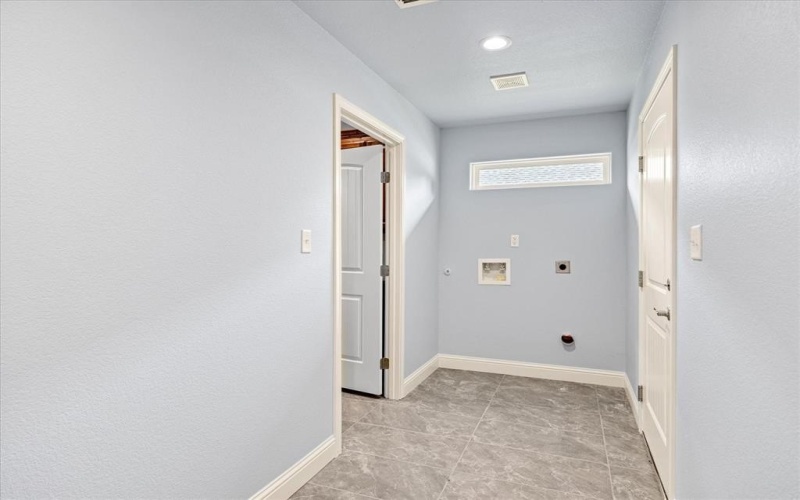 2615 San Gabriel Drive, Granbury, TX 76048, 3 Bedrooms Bedrooms, ,2 BathroomsBathrooms,Residential,For Sale,2615 San Gabriel Drive,20929799