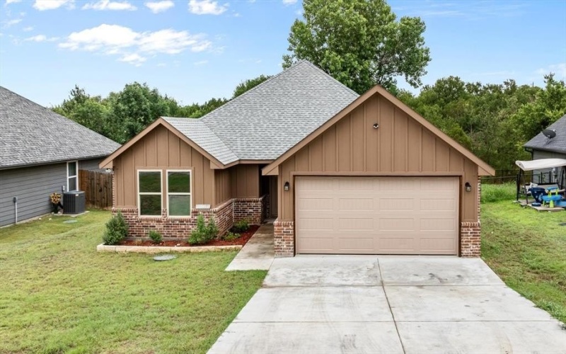 2615 San Gabriel Drive, Granbury, TX 76048, 3 Bedrooms Bedrooms, ,2 BathroomsBathrooms,Residential,For Sale,2615 San Gabriel Drive,20929799