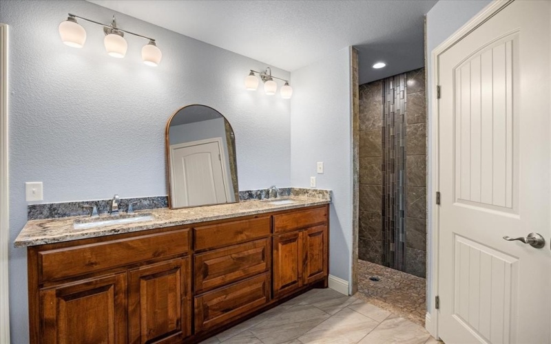 2615 San Gabriel Drive, Granbury, TX 76048, 3 Bedrooms Bedrooms, ,2 BathroomsBathrooms,Residential,For Sale,2615 San Gabriel Drive,20929799