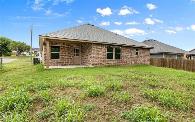 2615 San Gabriel Drive, Granbury, TX 76048, 3 Bedrooms Bedrooms, ,2 BathroomsBathrooms,Residential,For Sale,2615 San Gabriel Drive,20929799