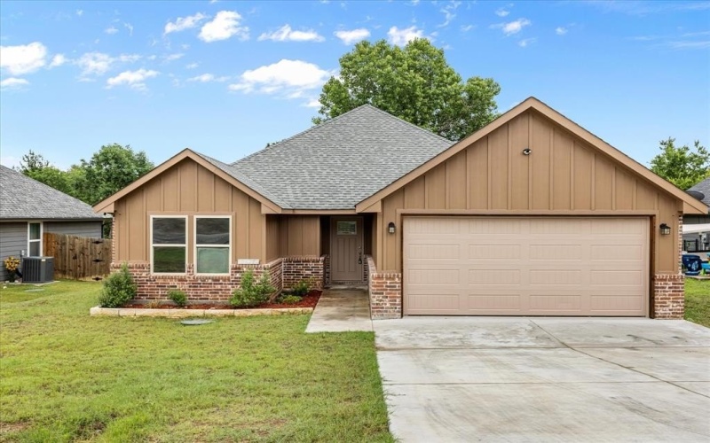 2615 San Gabriel Drive, Granbury, TX 76048, 3 Bedrooms Bedrooms, ,2 BathroomsBathrooms,Residential,For Sale,2615 San Gabriel Drive,20929799
