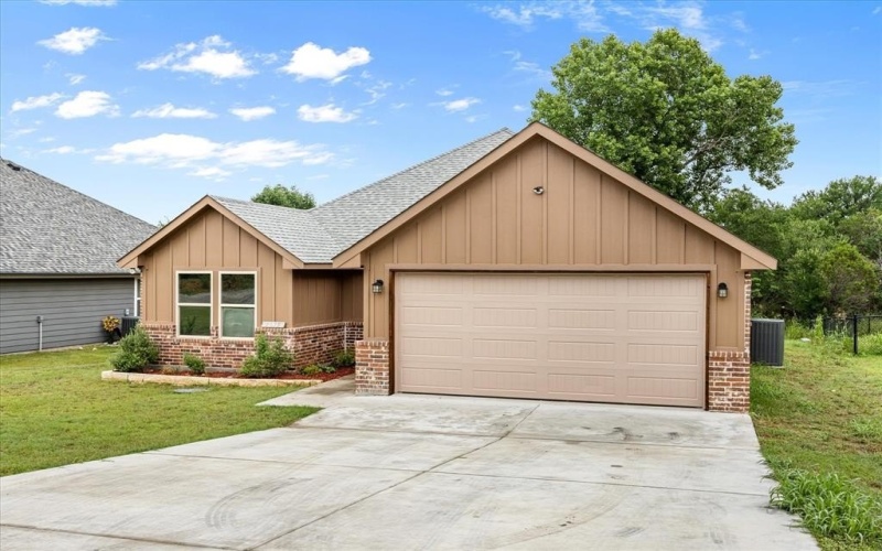 2615 San Gabriel Drive, Granbury, TX 76048, 3 Bedrooms Bedrooms, ,2 BathroomsBathrooms,Residential,For Sale,2615 San Gabriel Drive,20929799