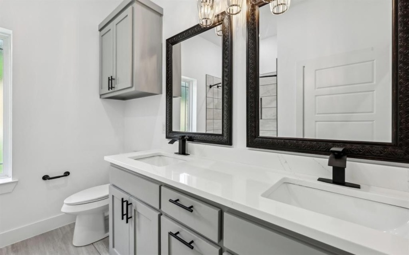 6002 Verde Way, Dallas, TX 75211, 4 Bedrooms Bedrooms, ,2 BathroomsBathrooms,Residential,For Sale,6002 Verde Way,20951630