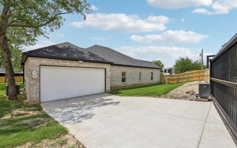 6002 Verde Way, Dallas, TX 75211, 4 Bedrooms Bedrooms, ,2 BathroomsBathrooms,Residential,For Sale,6002 Verde Way,20951630