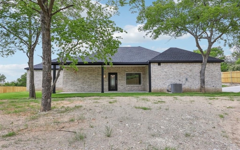 6002 Verde Way, Dallas, TX 75211, 4 Bedrooms Bedrooms, ,2 BathroomsBathrooms,Residential,For Sale,6002 Verde Way,20951630