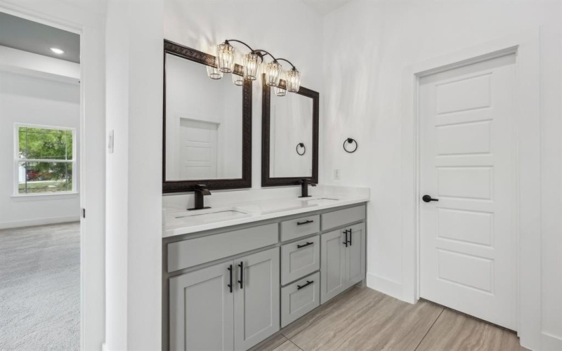 6002 Verde Way, Dallas, TX 75211, 4 Bedrooms Bedrooms, ,2 BathroomsBathrooms,Residential,For Sale,6002 Verde Way,20951630