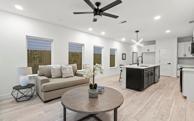 2230 Hooper Street, Dallas, TX 75215, 3 Bedrooms Bedrooms, ,2 BathroomsBathrooms,Residential,For Sale,2230 Hooper Street,20952191