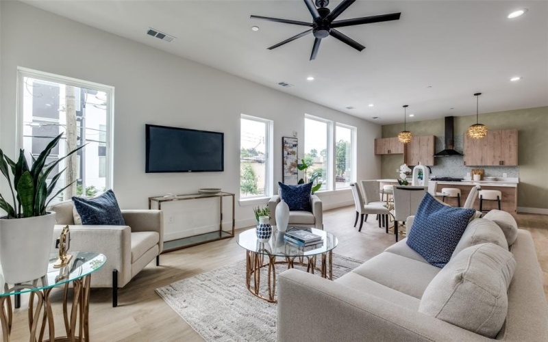 2015 N Prairie Avenue #107, Dallas, TX 75204, 2 Habitaciones Habitaciones , ,2 BañosBaños,Residential,En Venta,2015 N Prairie Avenue,20952552