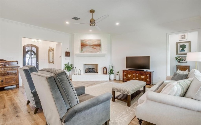 11008 Familia Real Drive, Benbrook, TX 76126, 3 Habitaciones Habitaciones , ,2 BañosBaños,Residential,En Venta,11008 Familia Real Drive,20952743