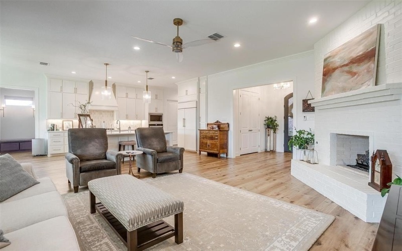 11008 Familia Real Drive, Benbrook, TX 76126, 3 Habitaciones Habitaciones , ,2 BañosBaños,Residential,En Venta,11008 Familia Real Drive,20952743