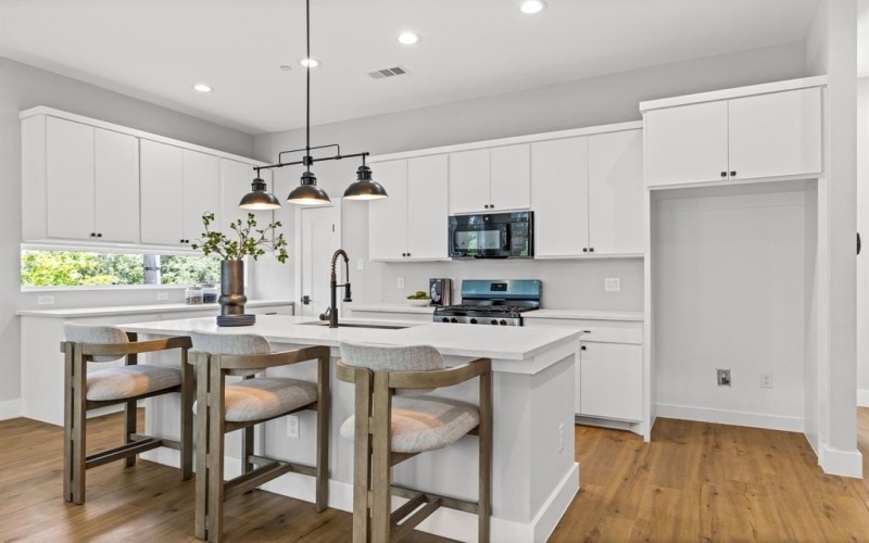 4707 Virginia Avenue #103, Dallas, TX 75204, 2 Habitaciones Habitaciones , ,3 BañosBaños,Residential,En Venta,4707 Virginia Avenue,20952758