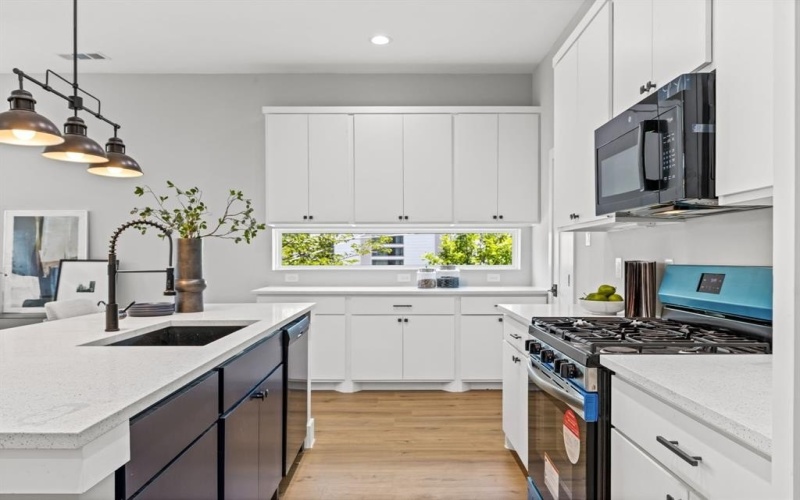 4707 Virginia Avenue #103, Dallas, TX 75204, 2 Habitaciones Habitaciones , ,3 BañosBaños,Residential,En Venta,4707 Virginia Avenue,20952758