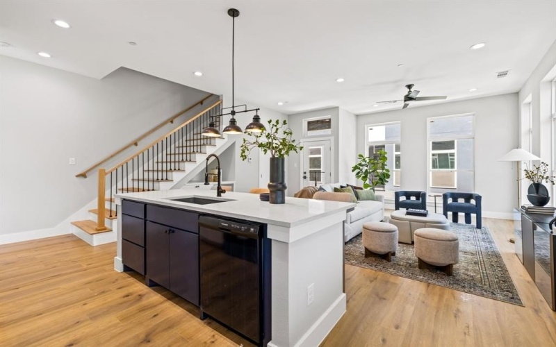 4707 Virginia Avenue #103, Dallas, TX 75204, 2 Habitaciones Habitaciones , ,3 BañosBaños,Residential,En Venta,4707 Virginia Avenue,20952758