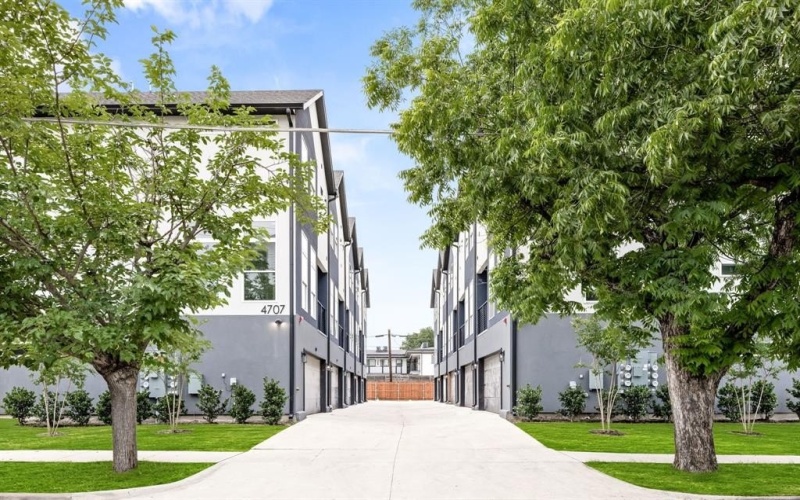 4707 Virginia Avenue #103, Dallas, TX 75204, 2 Habitaciones Habitaciones , ,3 BañosBaños,Residential,En Venta,4707 Virginia Avenue,20952758