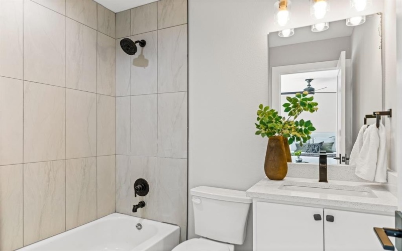 4707 Virginia Avenue #103, Dallas, TX 75204, 2 Habitaciones Habitaciones , ,3 BañosBaños,Residential,En Venta,4707 Virginia Avenue,20952758