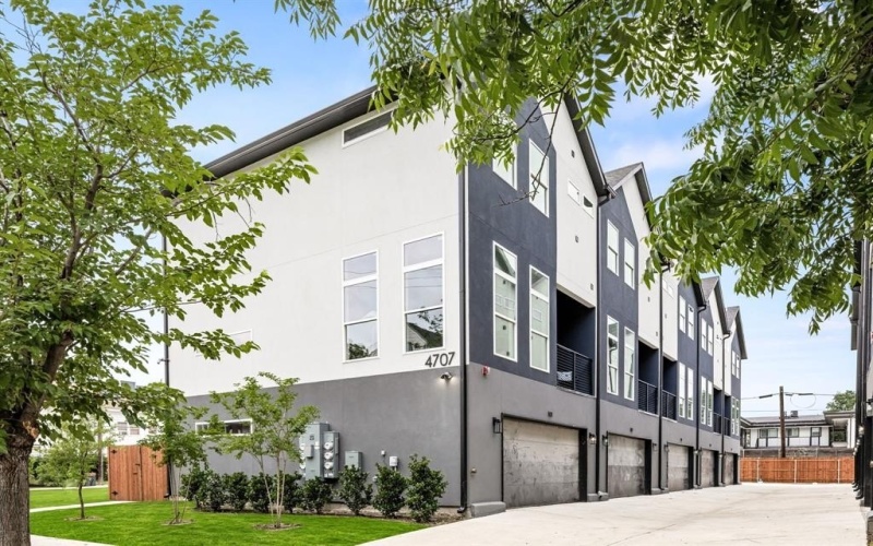 4707 Virginia Avenue #103, Dallas, TX 75204, 2 Habitaciones Habitaciones , ,3 BañosBaños,Residential,En Venta,4707 Virginia Avenue,20952758
