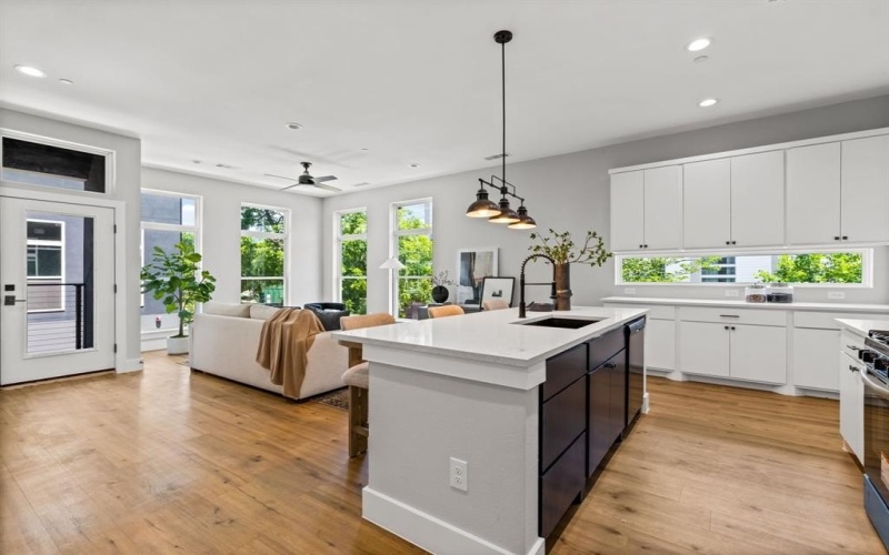 4707 Virginia Avenue #103, Dallas, TX 75204, 2 Habitaciones Habitaciones , ,3 BañosBaños,Residential,En Venta,4707 Virginia Avenue,20952758
