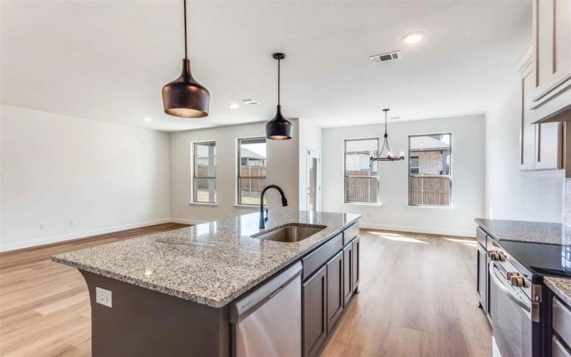 514 Hillcrest Circle, Justin, TX 76247, 3 Habitaciones Habitaciones , ,2 BañosBaños,Residential,En Venta,514 Hillcrest Circle,20953305