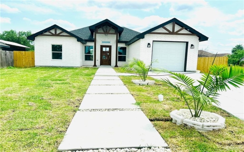 412 S Bowie Avenue, Elsa, TX 78538, 3 Habitaciones Habitaciones , ,2 BañosBaños,Residential,En Venta,412 S Bowie Avenue,472556