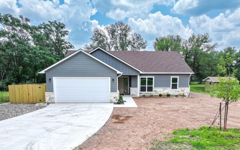1415 Bluebonnet, Marble Falls, TX 78654, 3 Bedrooms Bedrooms, ,2 BathroomsBathrooms,Residential,For Sale,1415 Bluebonnet,173637