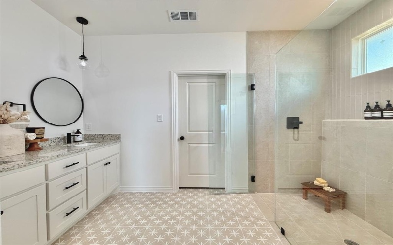 5600 San Jacinto Drive, Granbury, TX 76048, 3 Bedrooms Bedrooms, ,2 BathroomsBathrooms,Residential,For Sale,5600 San Jacinto Drive,20940965
