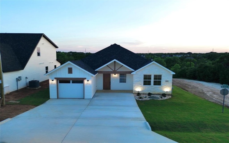 5600 San Jacinto Drive, Granbury, TX 76048, 3 Bedrooms Bedrooms, ,2 BathroomsBathrooms,Residential,For Sale,5600 San Jacinto Drive,20940965