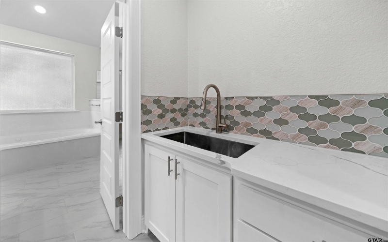7480 County Road 35, Tyler, TX 75706, 5 Habitaciones Habitaciones , ,3 BañosBaños,Residential,En Venta,7480 County Road 35,25008293