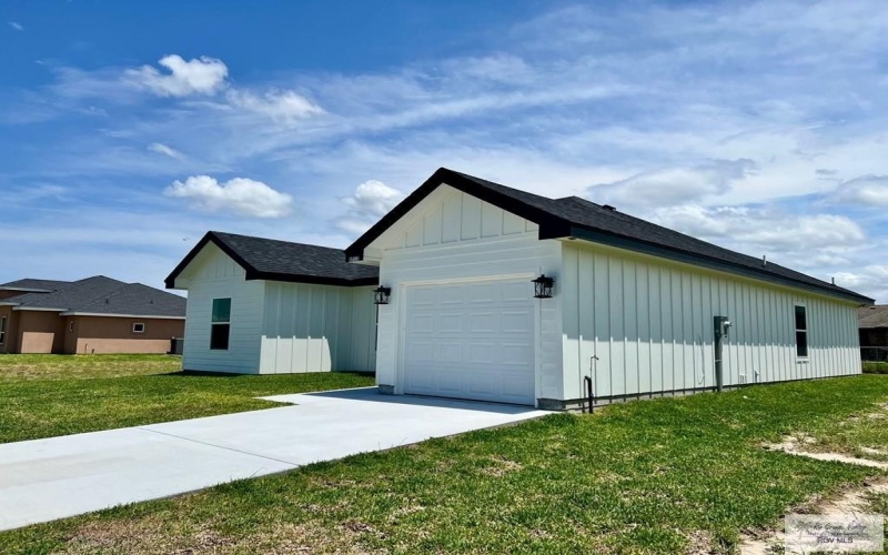 8713 SWAN LAKE DR, HARLINGEN, TX 78552, 3 Bedrooms Bedrooms, ,2 BathroomsBathrooms,Residential,For Sale,8713 SWAN LAKE DR,29765604