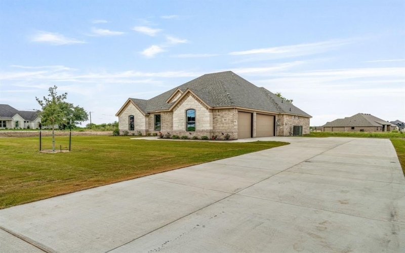 2001 Downslope Lane, Weatherford, TX 76087, 4 Bedrooms Bedrooms, ,3 BathroomsBathrooms,Residential,For Sale,2001 Downslope Lane,20953736