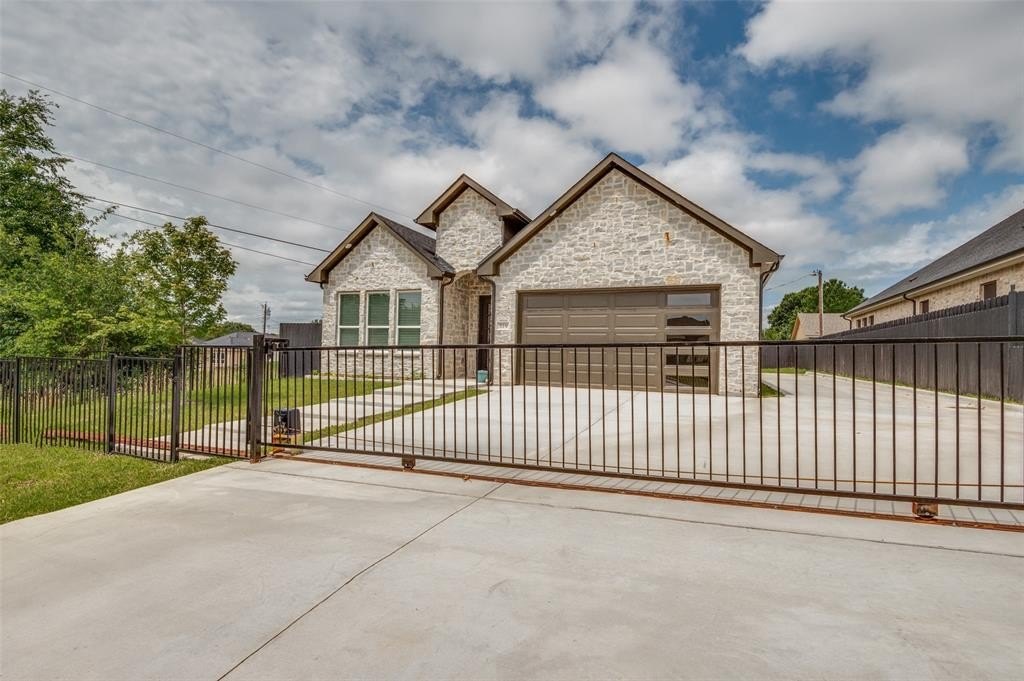 319 Bounding Main Street, Gun Barrel City, TX 75156, 4 Habitaciones Habitaciones , ,2 BañosBaños,Residential,En Venta,319 Bounding Main Street,20953830