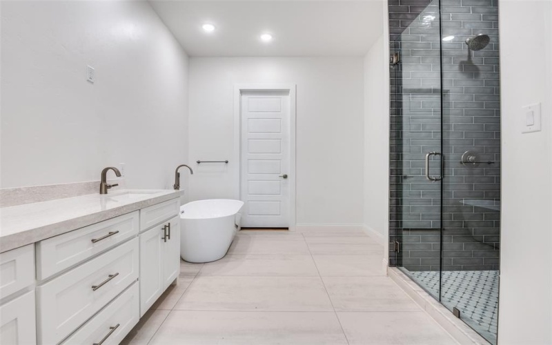 319 Bounding Main Street, Gun Barrel City, TX 75156, 4 Habitaciones Habitaciones , ,2 BañosBaños,Residential,En Venta,319 Bounding Main Street,20953830