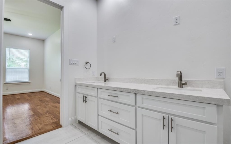 319 Bounding Main Street, Gun Barrel City, TX 75156, 4 Habitaciones Habitaciones , ,2 BañosBaños,Residential,En Venta,319 Bounding Main Street,20953830