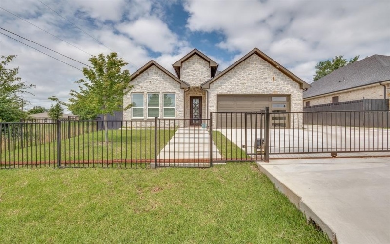 319 Bounding Main Street, Gun Barrel City, TX 75156, 4 Habitaciones Habitaciones , ,2 BañosBaños,Residential,En Venta,319 Bounding Main Street,20953830