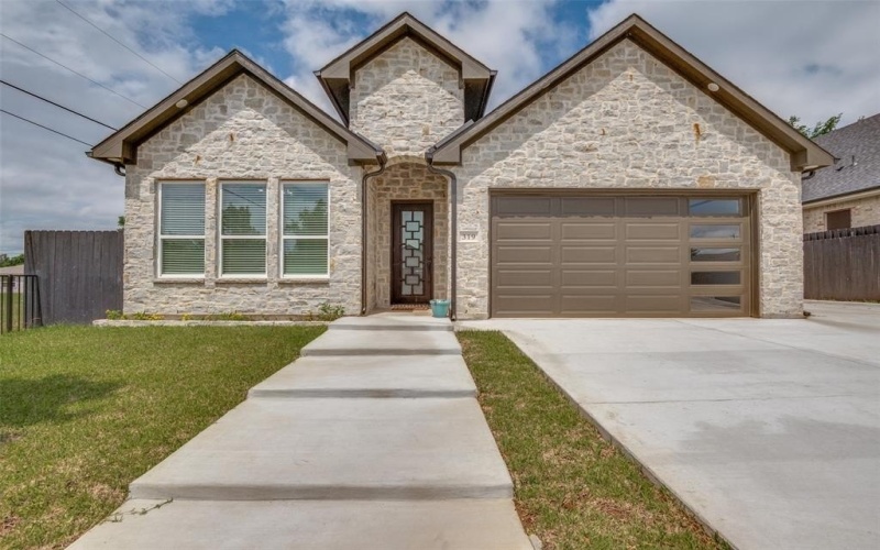 319 Bounding Main Street, Gun Barrel City, TX 75156, 4 Habitaciones Habitaciones , ,2 BañosBaños,Residential,En Venta,319 Bounding Main Street,20953830