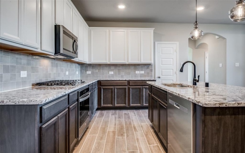 1125 Western Yarrow Avenue, Justin, TX 76247, 5 Habitaciones Habitaciones , ,3 BañosBaños,Residential Lease,En Alquiler,1125 Western Yarrow Avenue,20948362
