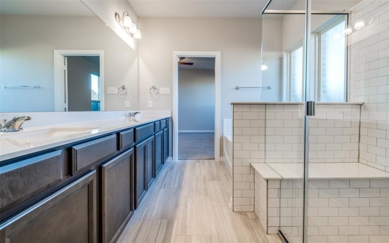 1125 Western Yarrow Avenue, Justin, TX 76247, 5 Habitaciones Habitaciones , ,3 BañosBaños,Residential Lease,En Alquiler,1125 Western Yarrow Avenue,20948362