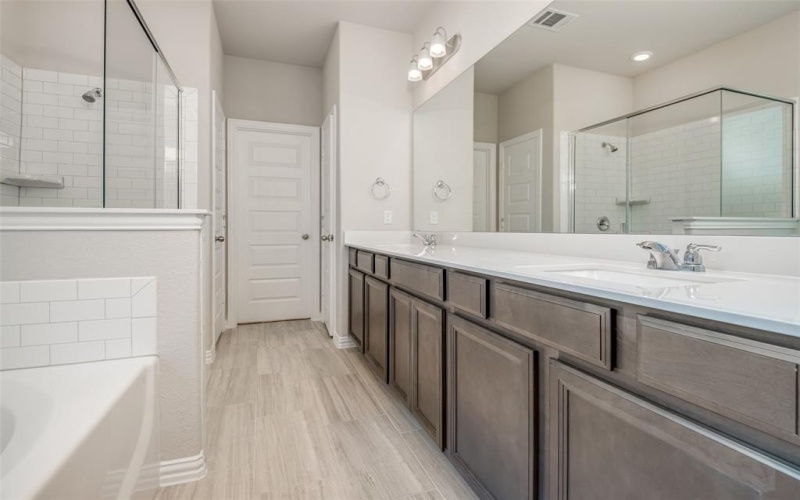 1125 Western Yarrow Avenue, Justin, TX 76247, 5 Habitaciones Habitaciones , ,3 BañosBaños,Residential Lease,En Alquiler,1125 Western Yarrow Avenue,20948362