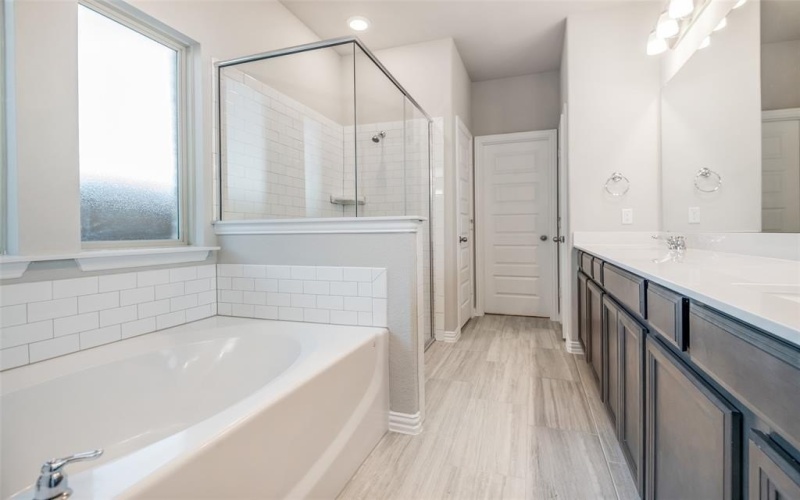 1125 Western Yarrow Avenue, Justin, TX 76247, 5 Habitaciones Habitaciones , ,3 BañosBaños,Residential Lease,En Alquiler,1125 Western Yarrow Avenue,20948362