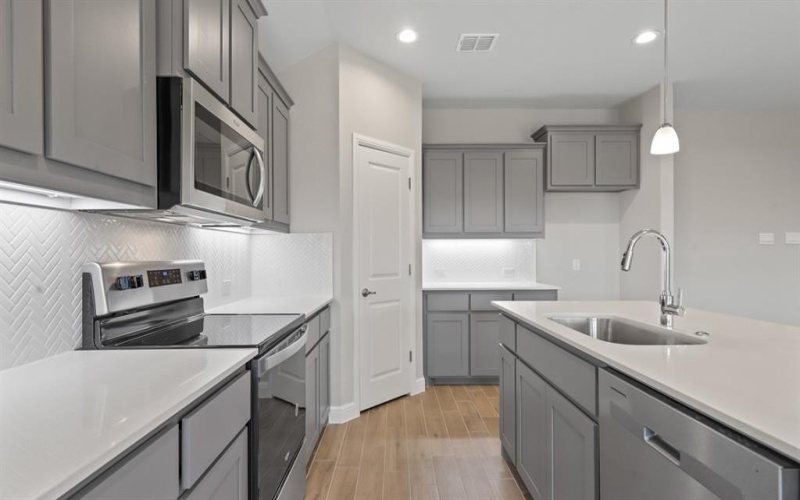 1736 RIVER BEND Road, Burleson, TX 76028, 4 Habitaciones Habitaciones , ,2 BañosBaños,Residential,En Venta,1736 RIVER BEND Road,20952502