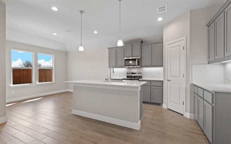 1736 RIVER BEND Road, Burleson, TX 76028, 4 Habitaciones Habitaciones , ,2 BañosBaños,Residential,En Venta,1736 RIVER BEND Road,20952502