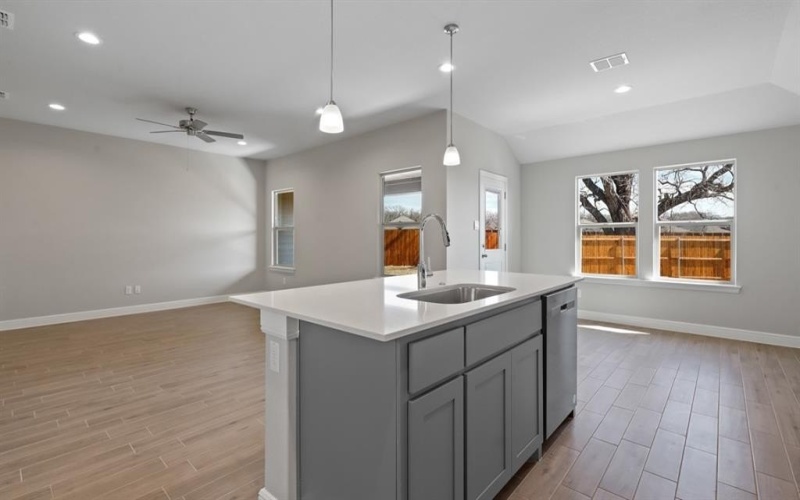 1736 RIVER BEND Road, Burleson, TX 76028, 4 Habitaciones Habitaciones , ,2 BañosBaños,Residential,En Venta,1736 RIVER BEND Road,20952502