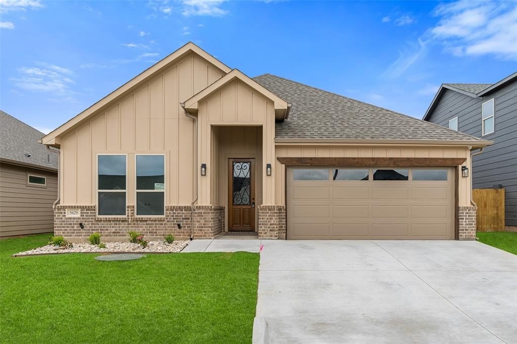5629 Barkridge Drive, Granbury, TX 76048, 3 Bedrooms Bedrooms, ,2 BathroomsBathrooms,Residential,For Sale,5629 Barkridge Drive,20953543