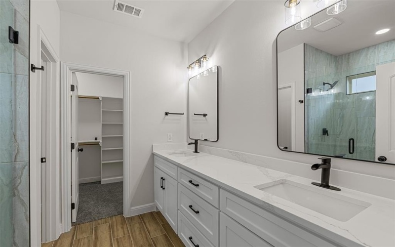 5629 Barkridge Drive, Granbury, TX 76048, 3 Bedrooms Bedrooms, ,2 BathroomsBathrooms,Residential,For Sale,5629 Barkridge Drive,20953543